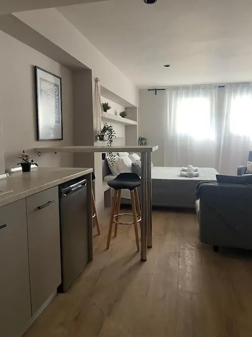 Studio Next To Campus & Hospitals-테살로니키 그리스